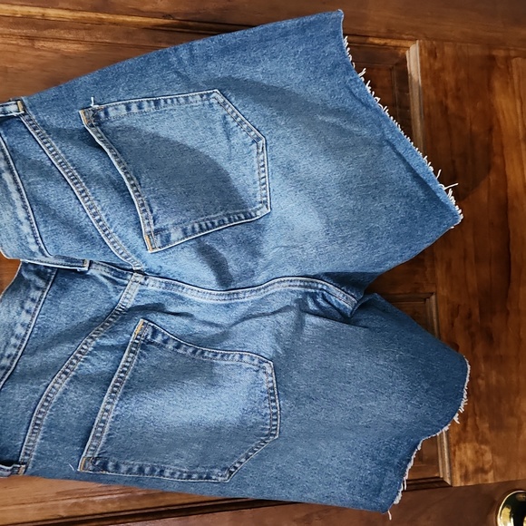 Womens Gap 8" loose Bermuda mid rise Denali shorts. 100% cotton - Picture 4 of 4